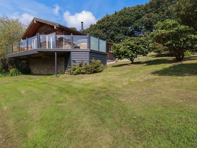 2 Lake View, Cornwall