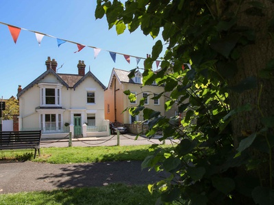 Dinham Court, Shropshire