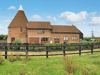 Thornsdale Oast House, Sussex, Iden
