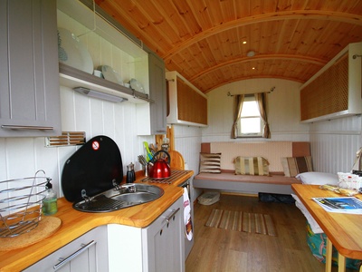 Rhossili Scamper Holidays - Classic Shepherd Hut, Swansea