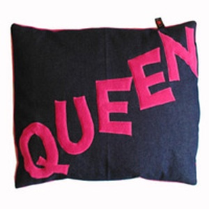 Queen Design Dog Doza