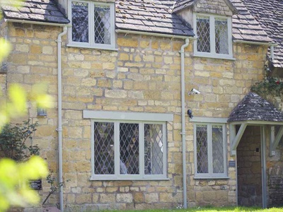 Bumble Bee Cottage- Broadway Hotel, Worcestershire, Broadway