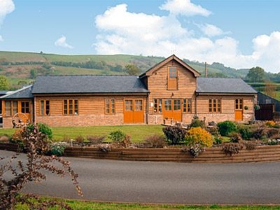 Cefn Colwyn Barn, Powys