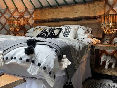 Luxury Mongolian Yurt with hot tub, Gwynedd