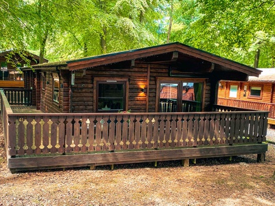 Leafy Hollow Lodge, Lincolnshire