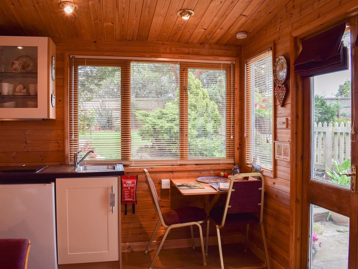 Dogfriendly Apple Tree Cottage, Isle of Wight PetsPyjamas