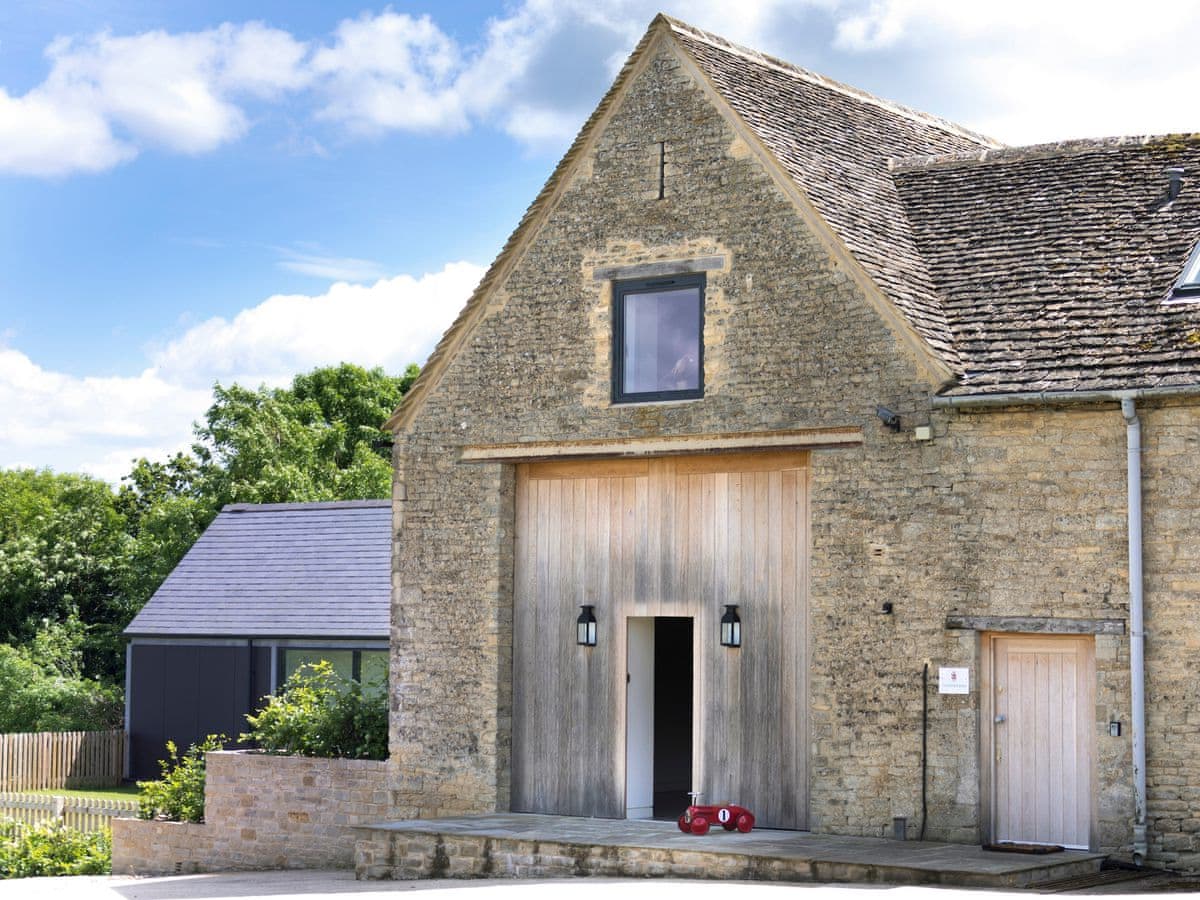 Dogfriendly The Cotswold Barn, Gloucestershire PetsPyjamas