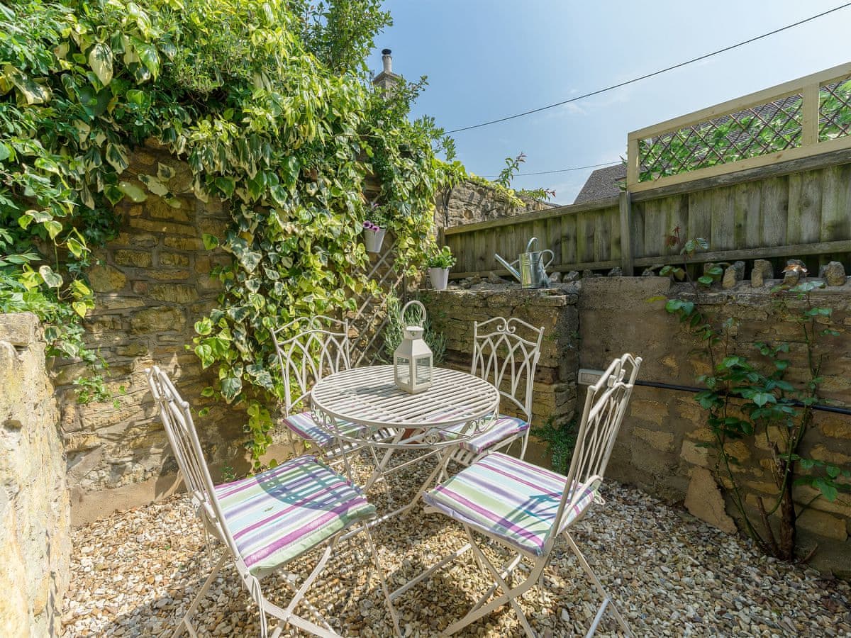 Dogfriendly Barton Cottage, Gloucestershire PetsPyjamas