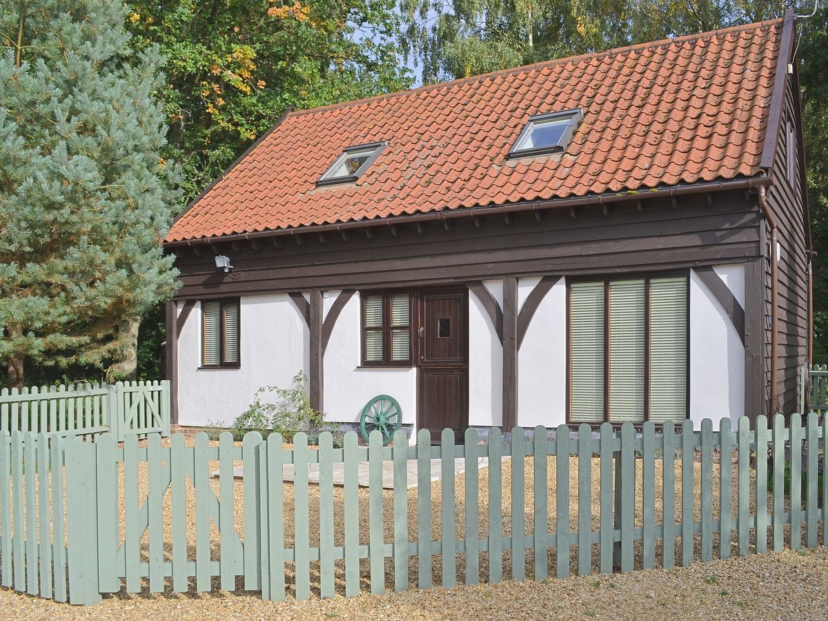 dog friendly cottages near thetford forest