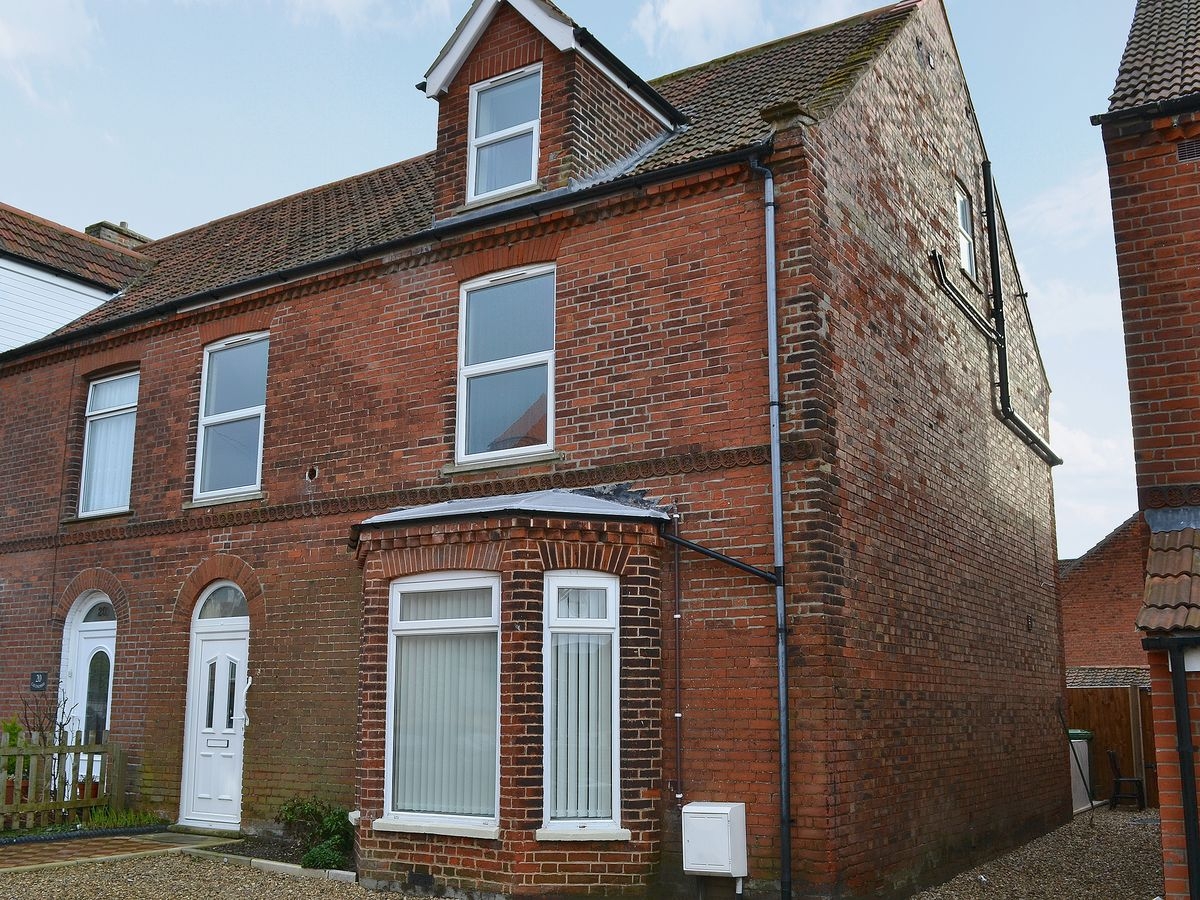 Dogfriendly Filey House, Norfolk PetsPyjamas