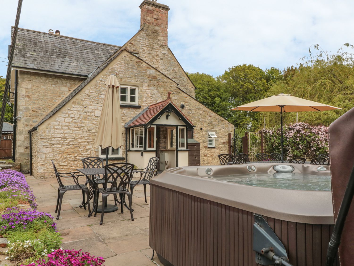 Dog-friendly Worcester Lodge, Gloucestershire | PetsPyjamas