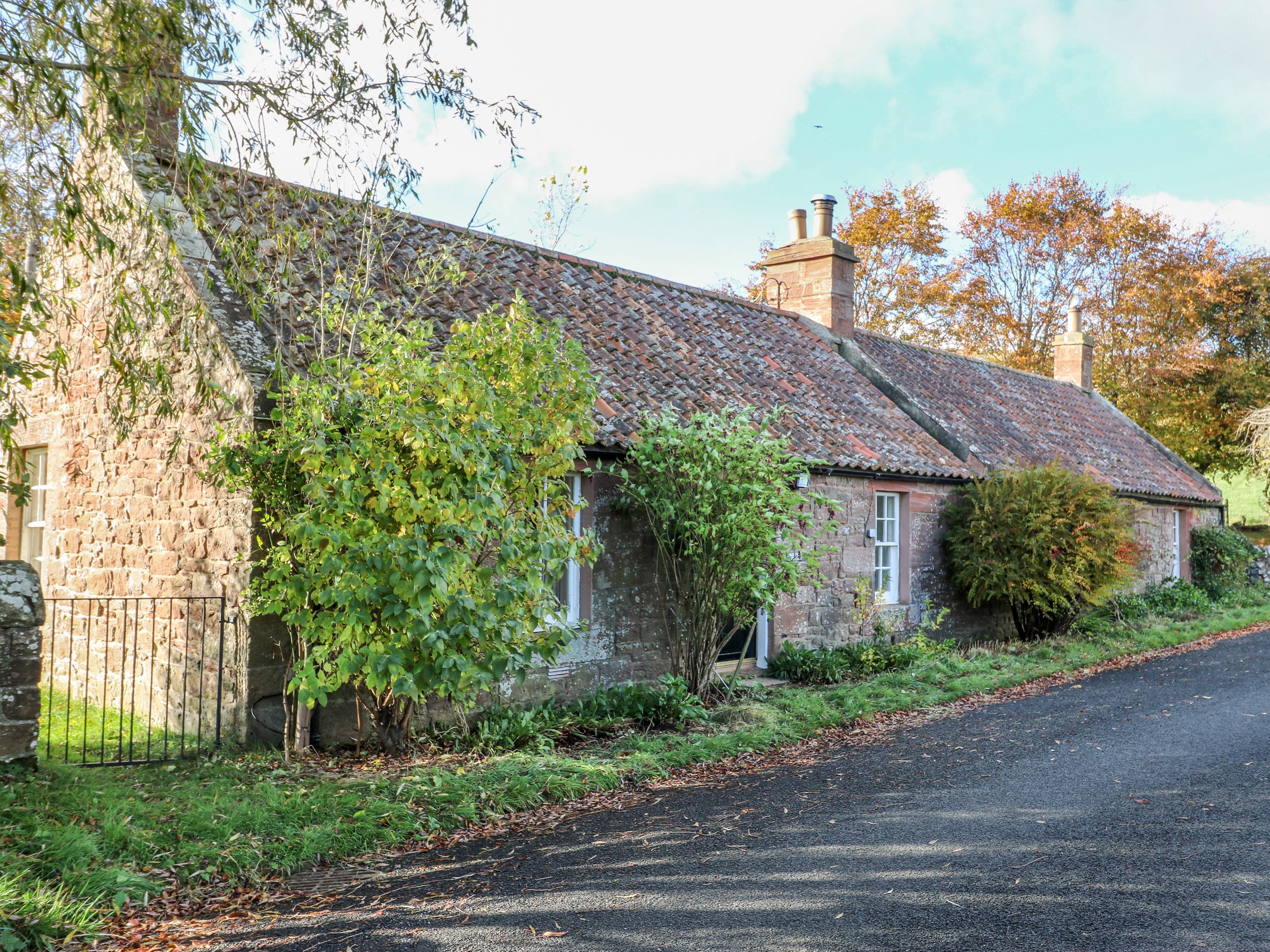 Dogfriendly Old Smiddy Cottage, Scottish Borders PetsPyjamas