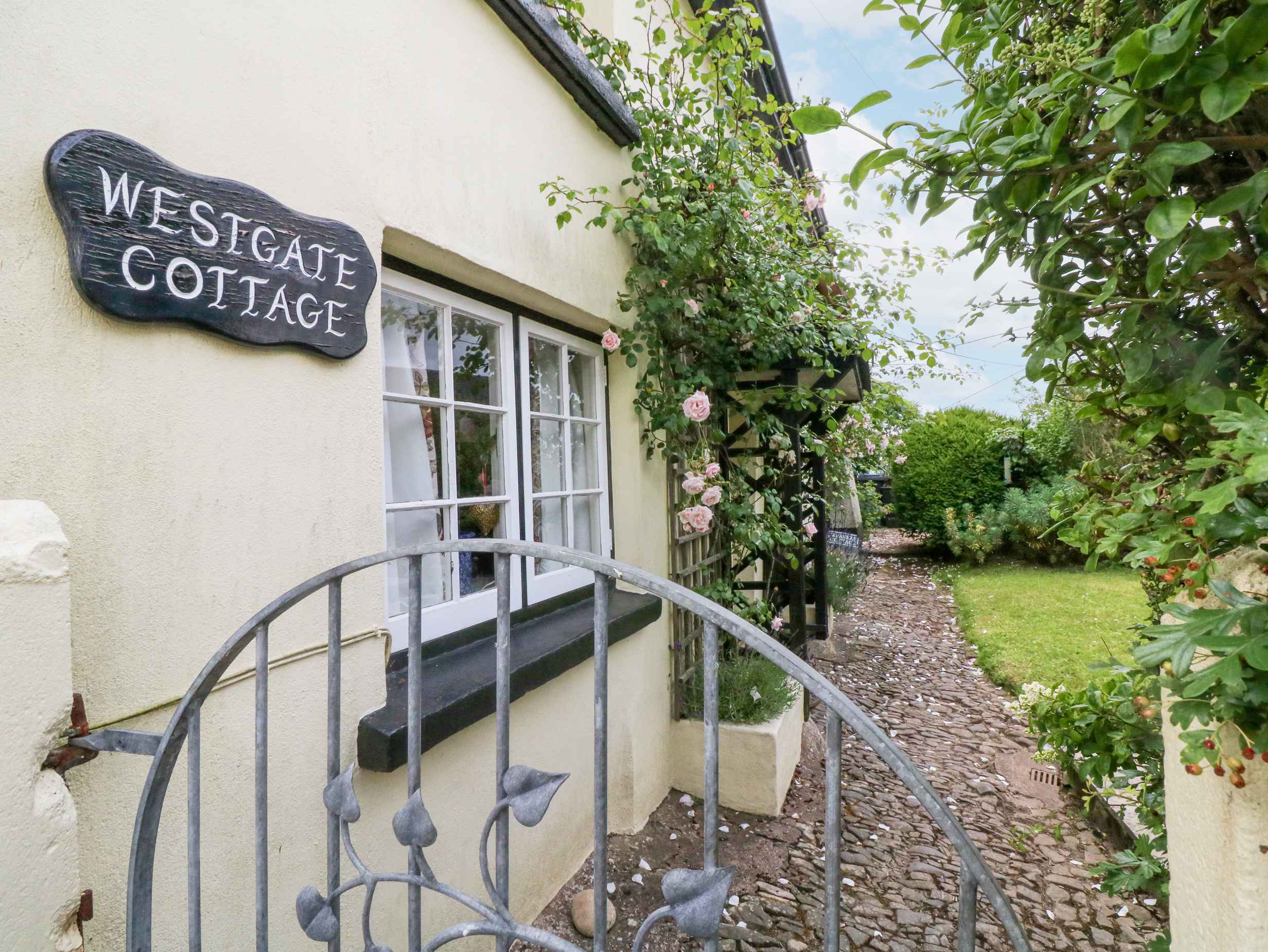 Dogfriendly Westgate Cottage, Devon PetsPyjamas